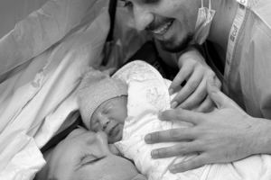 恭喜！维蒂尼亚社媒晒照庆祝孩子出生：Madalena 2025.04.10♥️