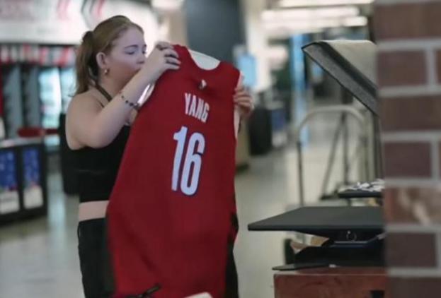 杨瀚森球衣售罄只是开胃菜，如果打出数据，全联盟都会受益！